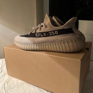 YEEZY 350 V2